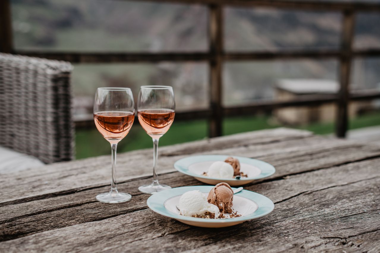 Quel rosé boire cet été ? Le grand guide des 5 styles, moments et accords